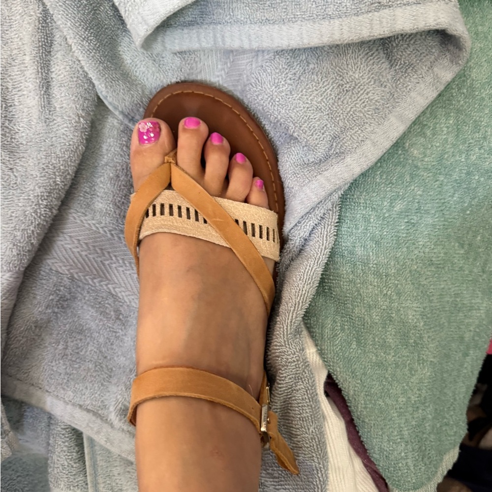Toms Tan Sandals Minimalist Design